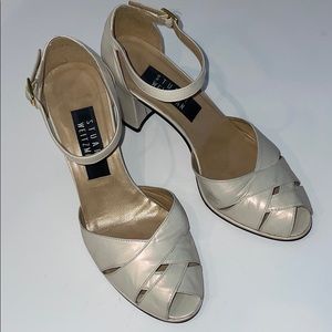 Stuart Weitzman nude slingback heels Size 6